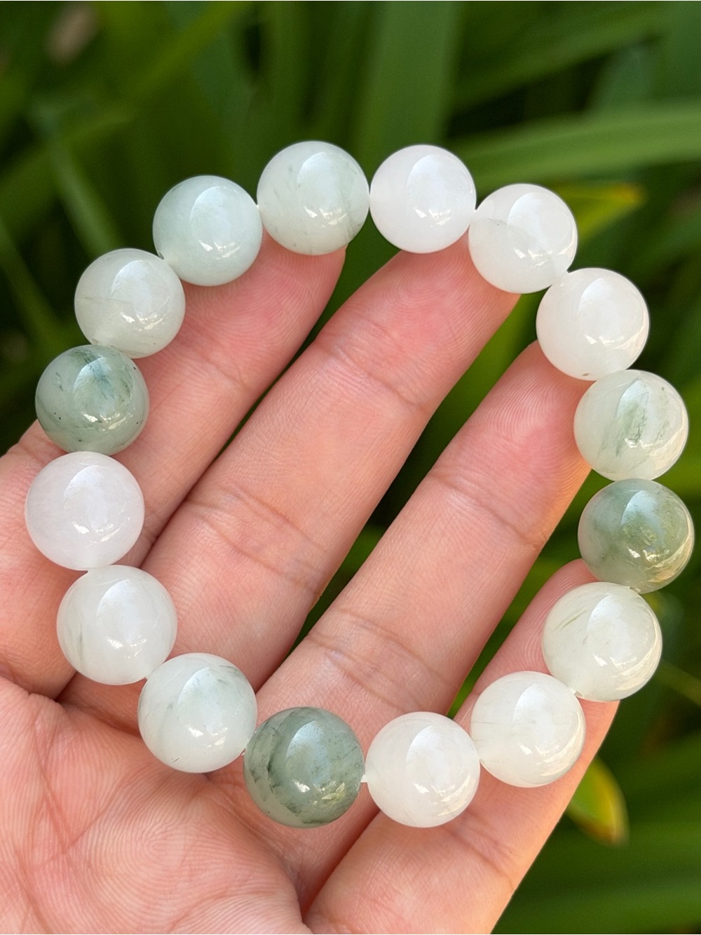 Green and White Jade Bead Stretch Bracelet Palo